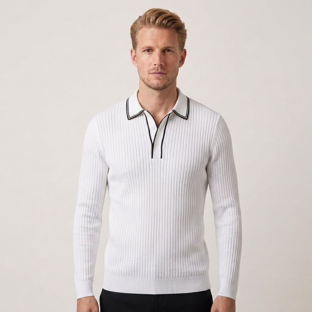 Knitted polo with ribbed texture, classic collar and regular fit for men