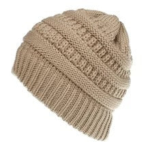 Emma | Cozy Knitted Ponytail Beanie in Soft Yarn – Warmth and Comfort Combined