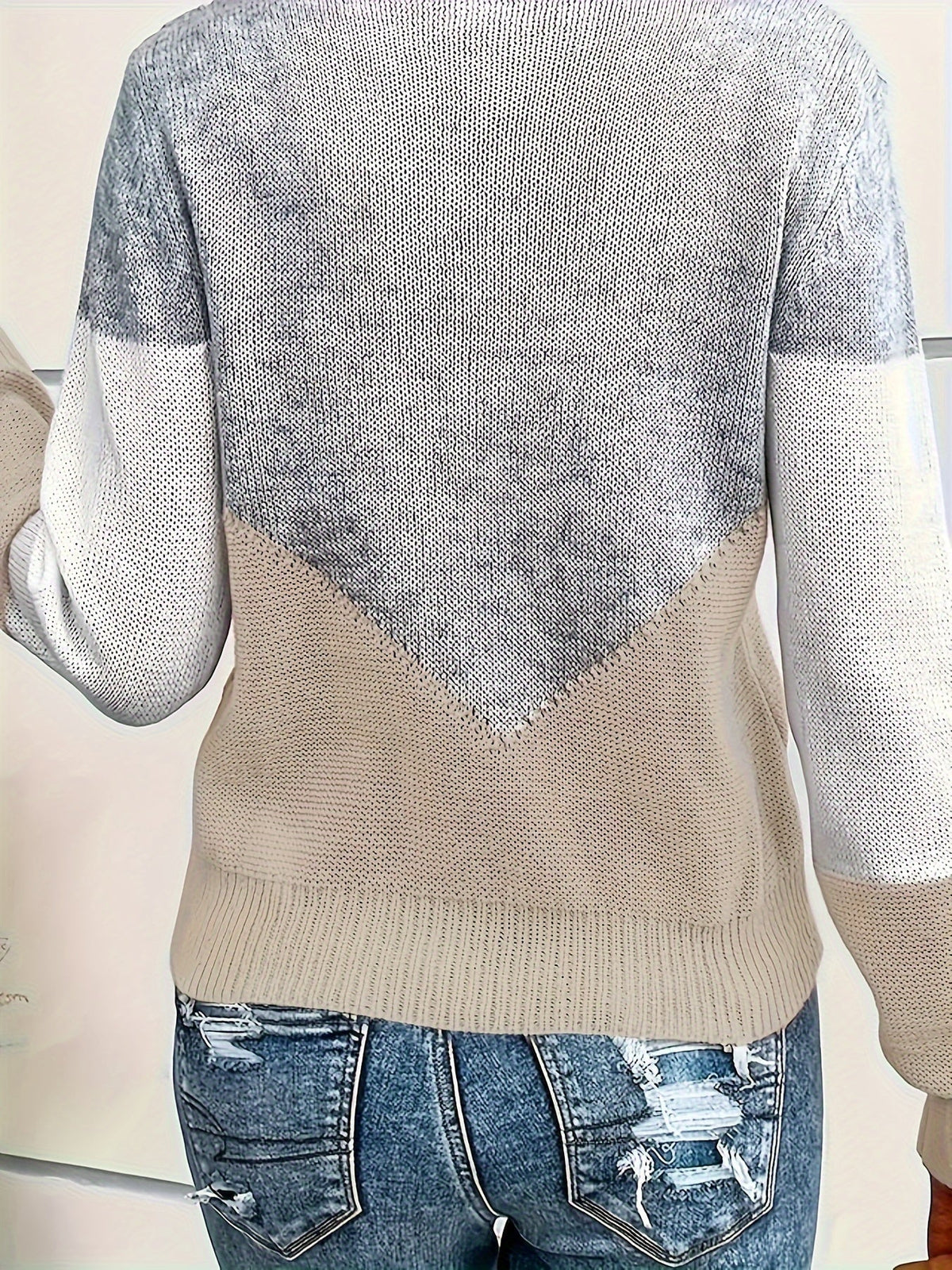 Lydia | Color-Blocked V-Neck Sweater