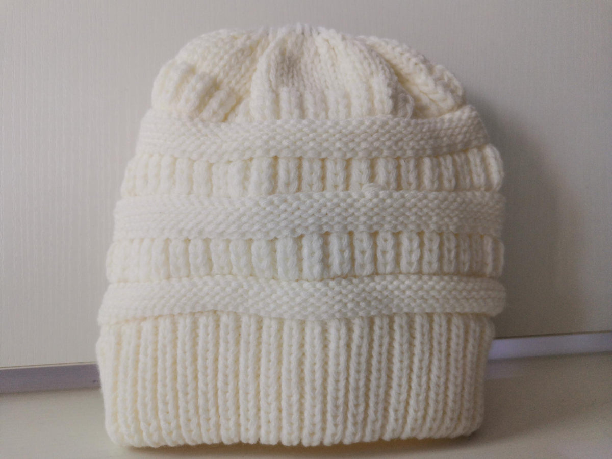 Emma | Cozy Knitted Ponytail Beanie in Soft Yarn – Warmth and Comfort Combined