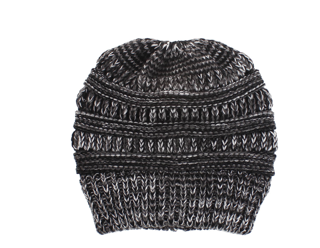 Emma | Cozy Knitted Ponytail Beanie in Soft Yarn – Warmth and Comfort Combined