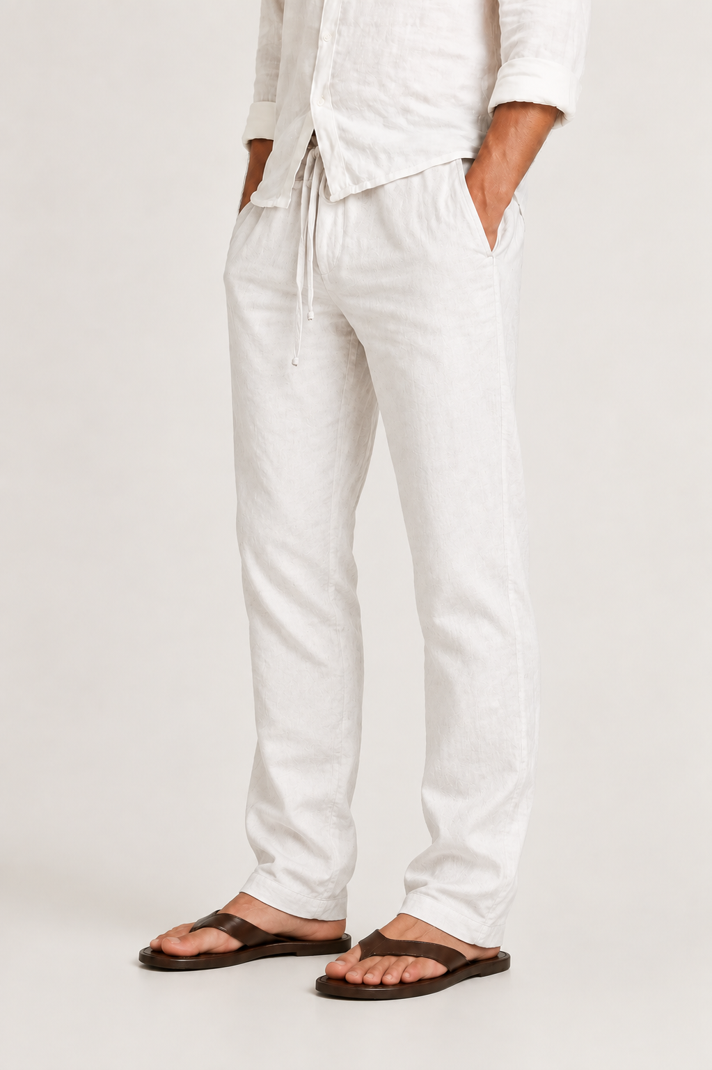 Men's straight-leg joggers with a drawstring