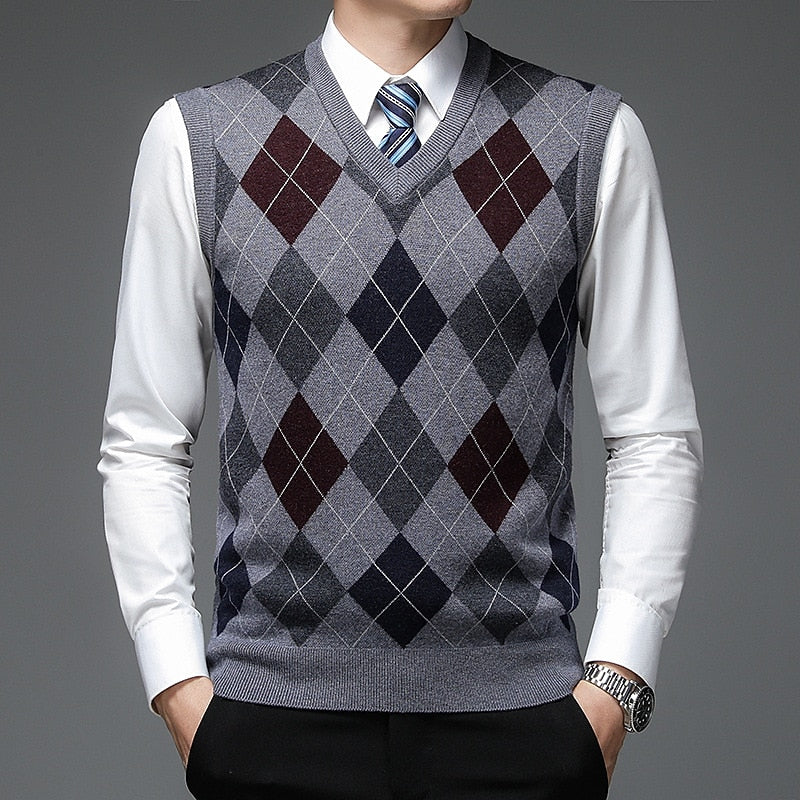 Men's Argyle V-Neck Sleeveless Sweater Vest with Ribbed Trim
