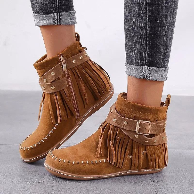 Women's Round Toe Ankle Winter Boots with Zip Closure and Buckle Accent