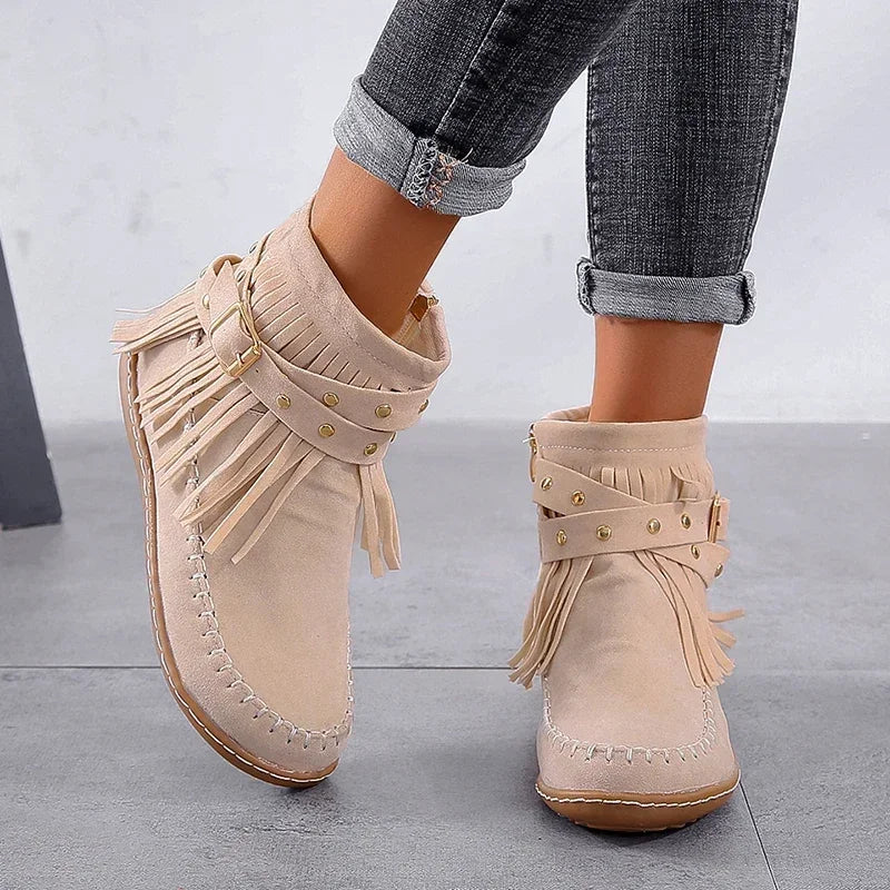 Women's Round Toe Ankle Winter Boots with Zip Closure and Buckle Accent