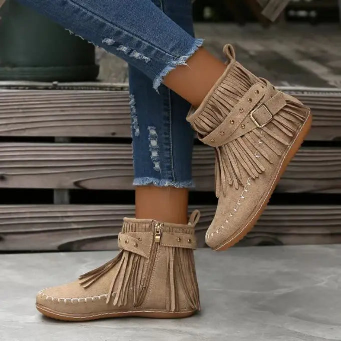 Women's Round Toe Ankle Winter Boots with Zip Closure and Buckle Accent