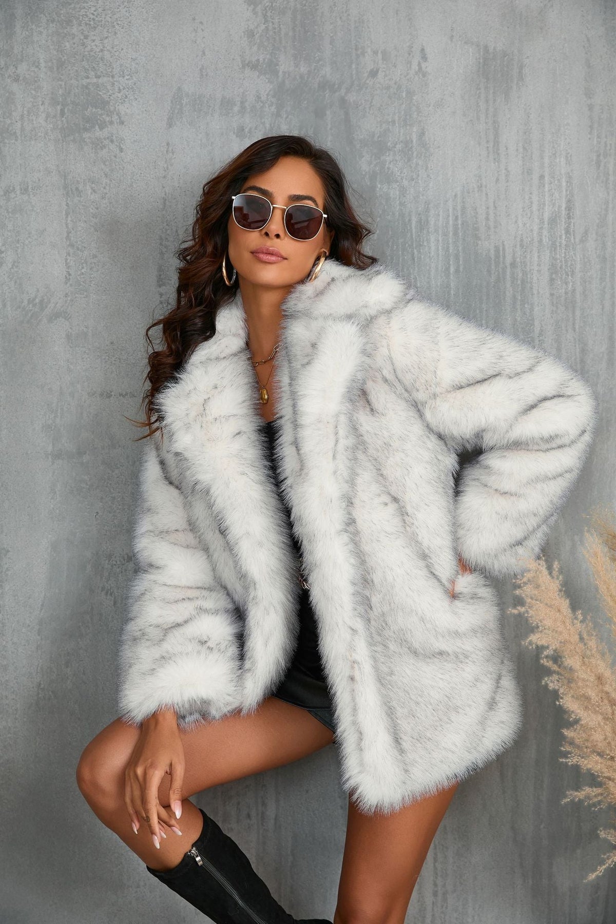 Alva | Women's Plush Faux Fur Coat with Stylish Lapel Collar