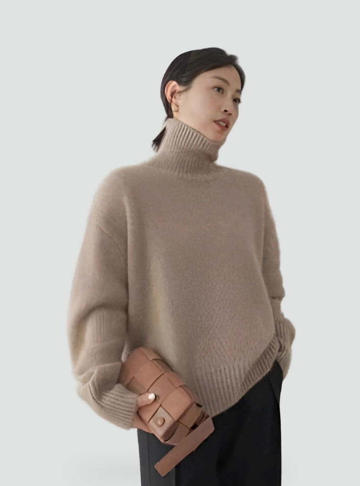 Cozy turtleneck jumper for women with an oversized fit in khaki