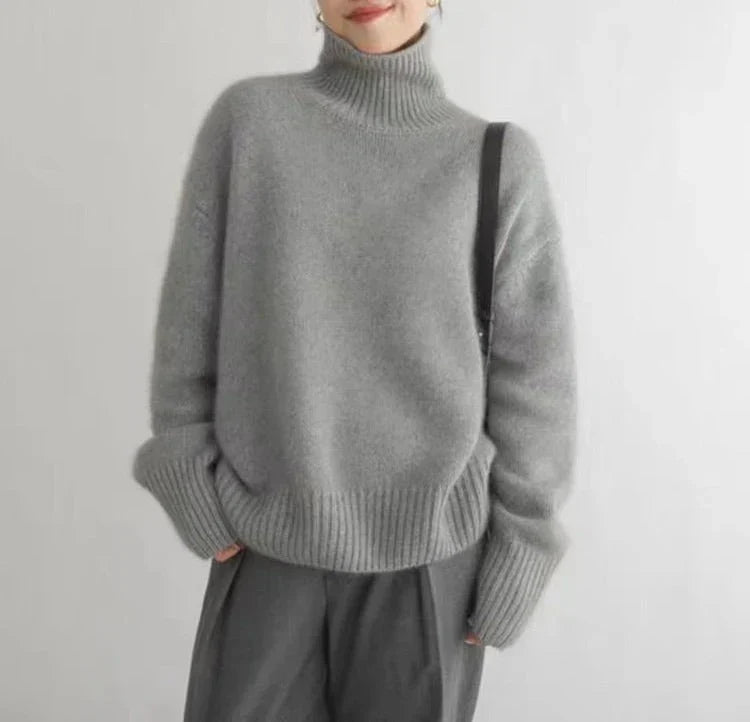 Cozy turtleneck jumper for women with an oversized fit in khaki