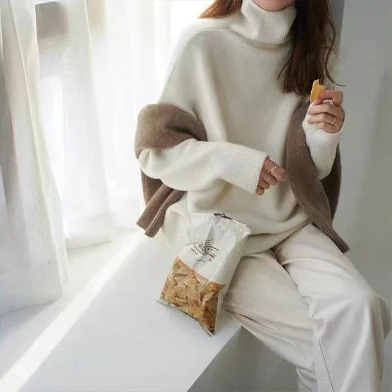 Cozy turtleneck jumper for women with an oversized fit in khaki