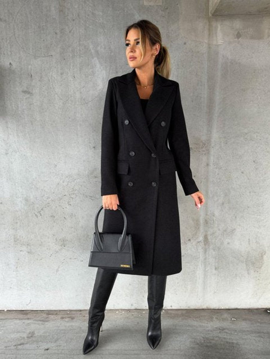 Knee-Length Women's Wool Coat featuring Notched Collar and Straight Fit