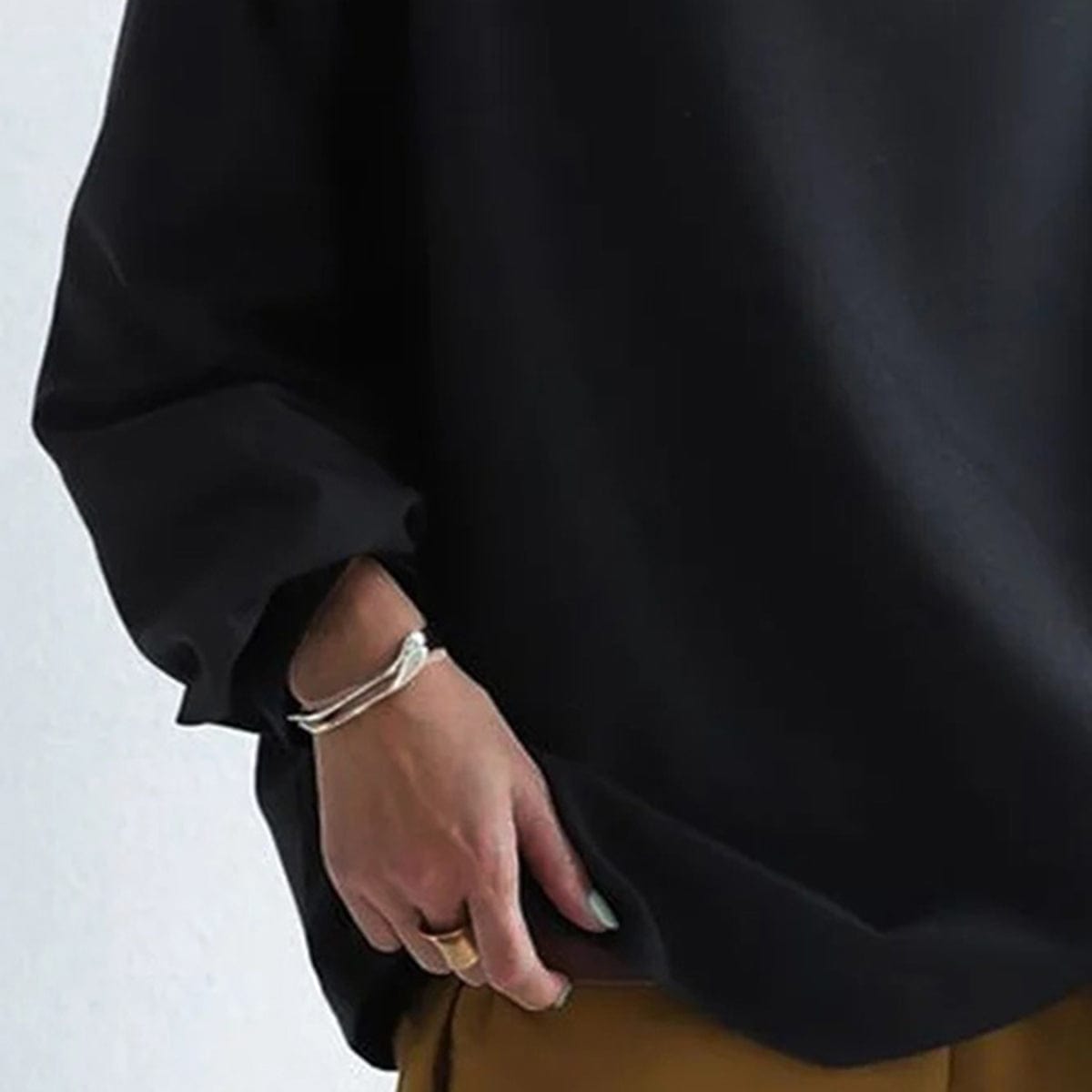Women's Oversized High-Collar Sweater with Drop Shoulders