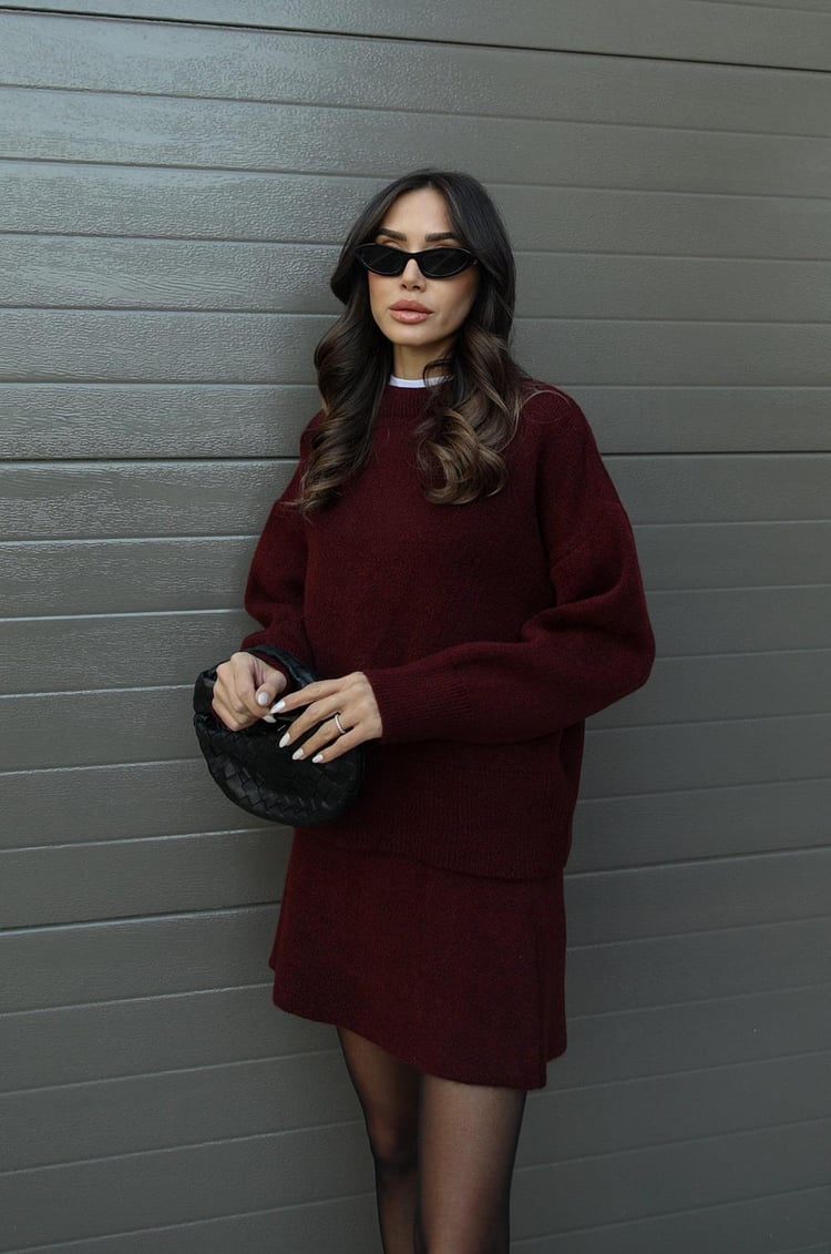 Women's Two-Piece Outfit: Oversized Sweater and Mini Skirt
