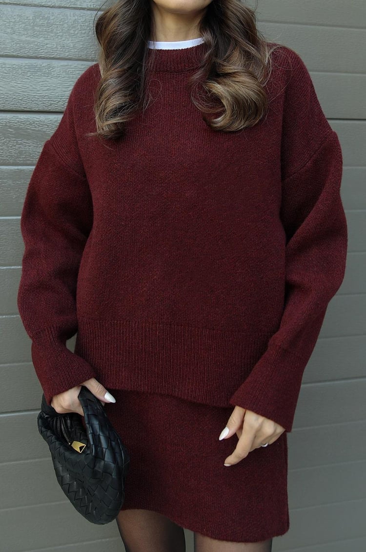 Women's Two-Piece Outfit: Oversized Sweater and Mini Skirt