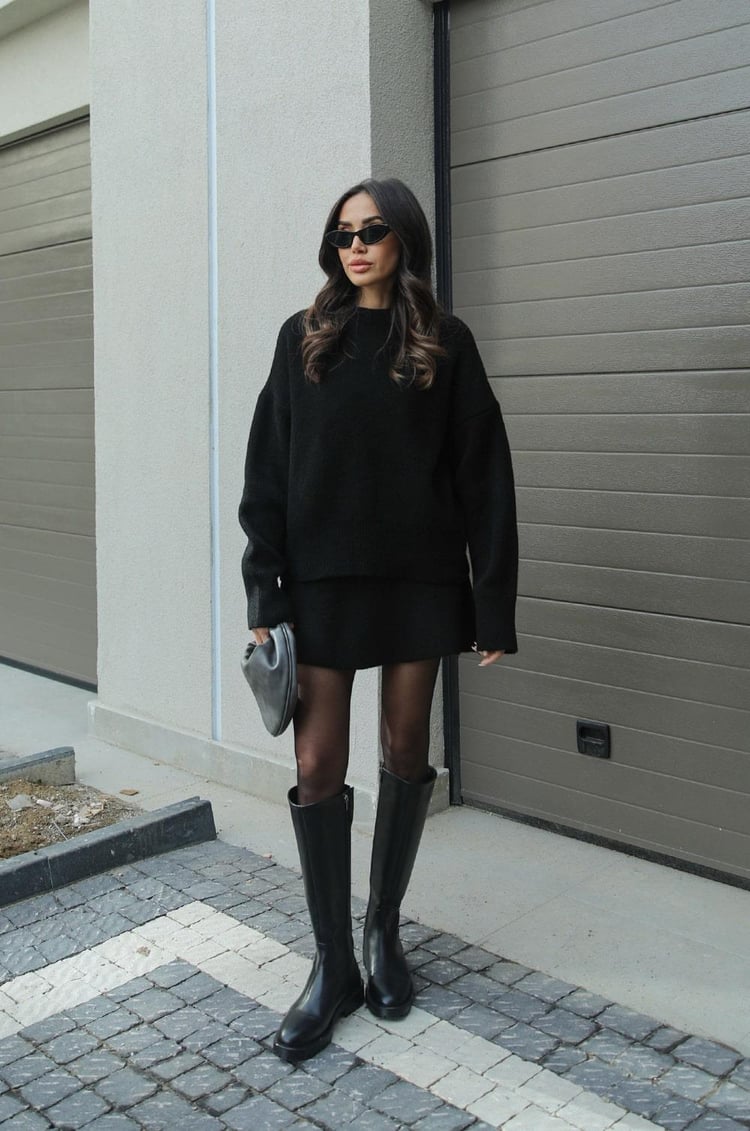Women's Two-Piece Outfit: Oversized Sweater and Mini Skirt