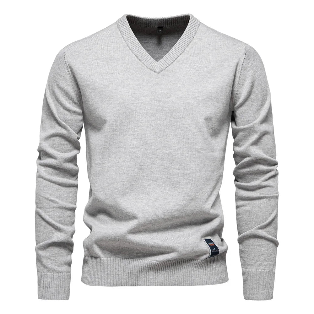 Classic men's jumper with V-neck for refined elegance and ultimate comfort | Koen