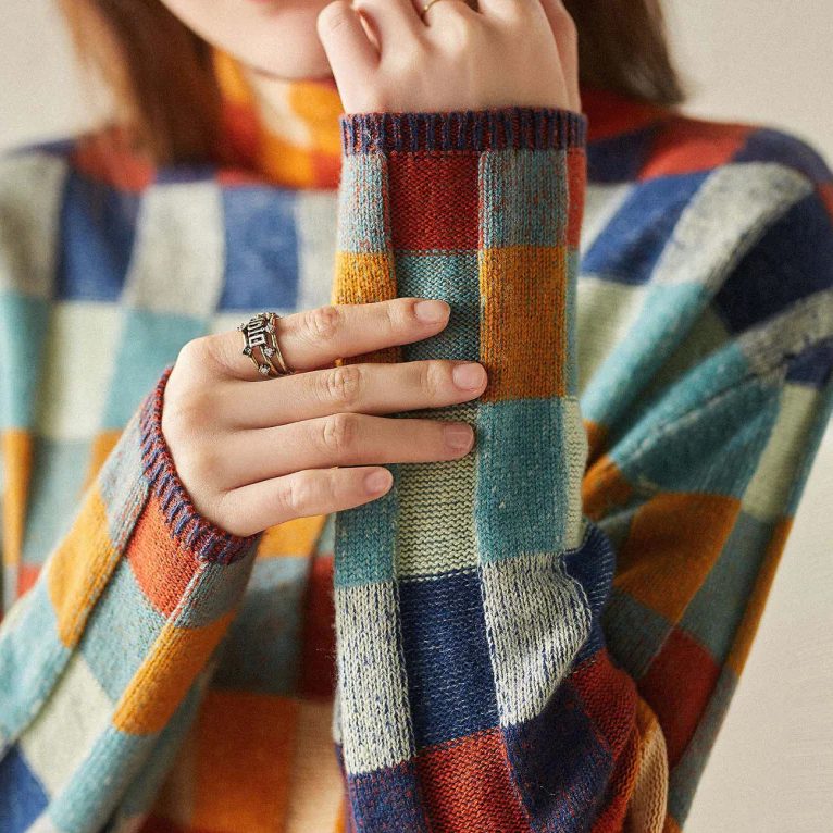 Women's Round Neck Checked Sweater