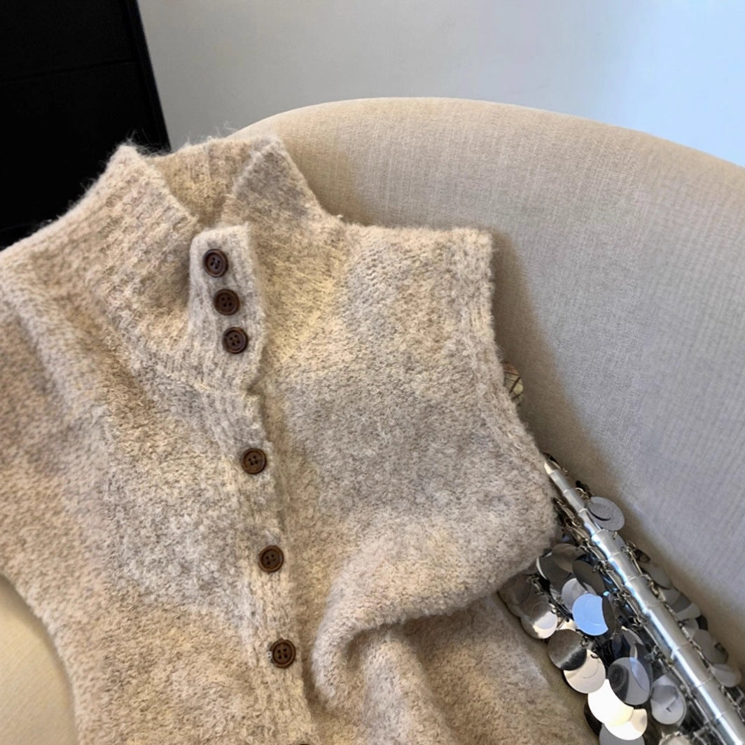 Ladies' Gilet with Fine Knit and Elegant Buttons