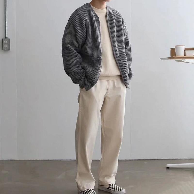 Nonchalant Chunky Knit Men's Cardigan with Round Neck and Patch Pockets