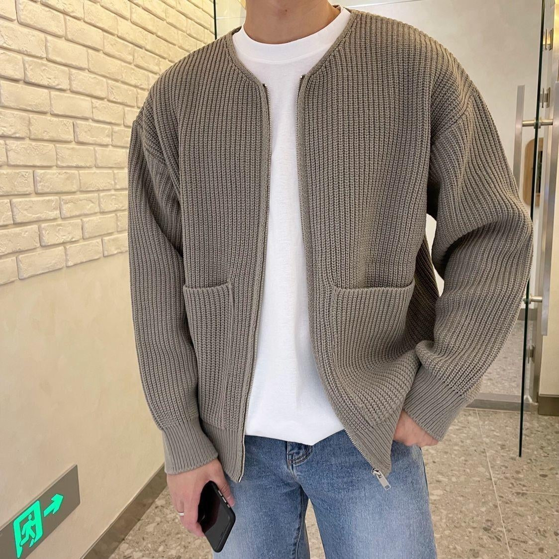 Nonchalant Chunky Knit Men's Cardigan with Round Neck and Patch Pockets