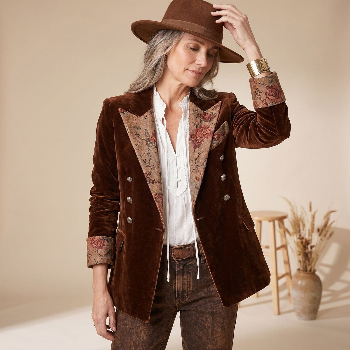 Amelia | Women's Velvet Floral-Lapel Blazer with Double-Breasted Design