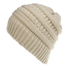 Emma | Cozy Knitted Ponytail Beanie in Soft Yarn – Warmth and Comfort Combined