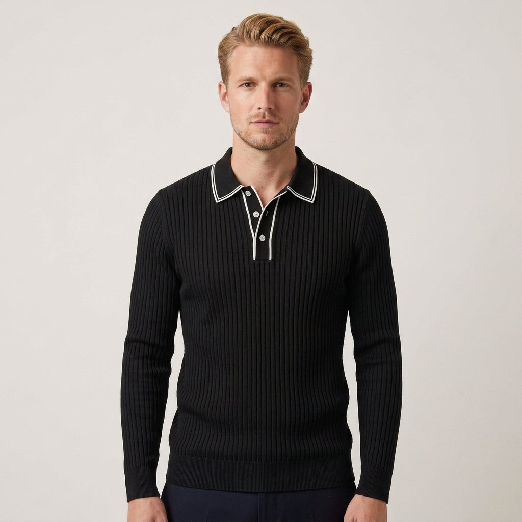 Knitted polo with ribbed texture, classic collar and regular fit for men