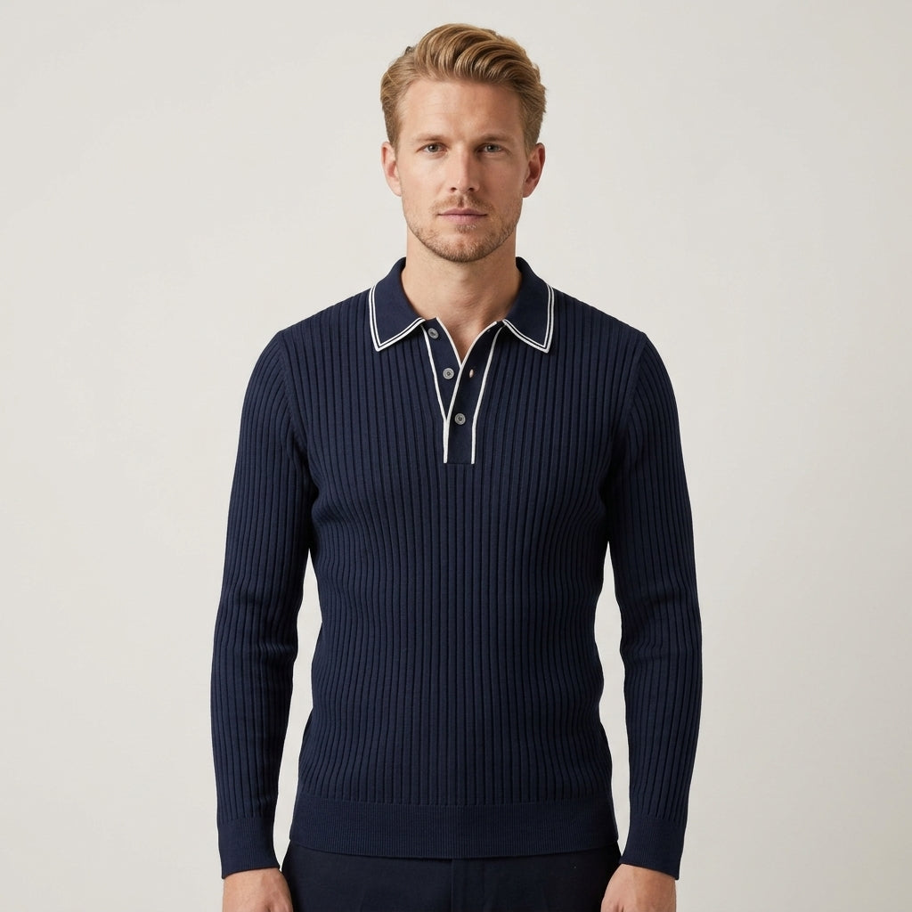 Knitted polo with ribbed texture, classic collar and regular fit for men