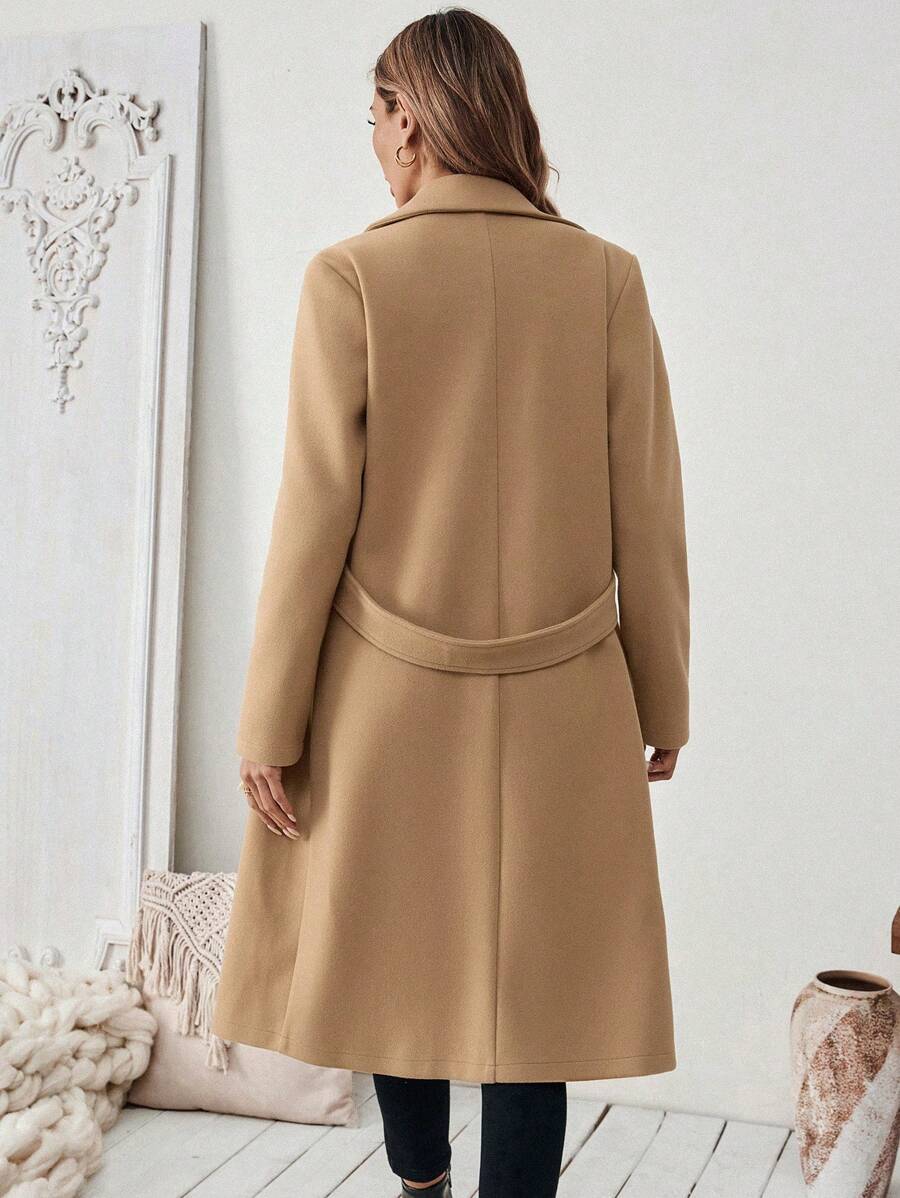 Elegant Women's Coat with Notched Collar, Defined Waist, Straight Fit, and Flap Pockets