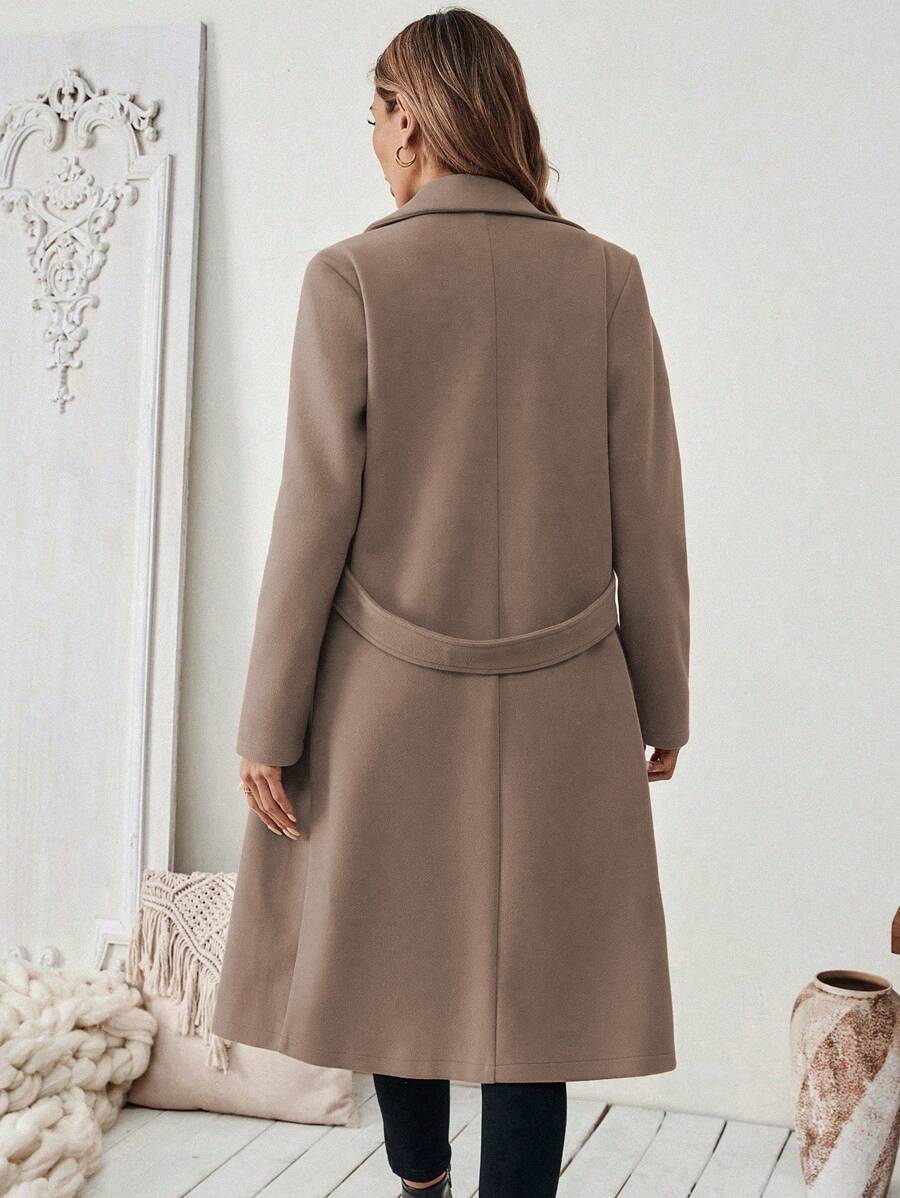 Elegant Women's Coat with Notched Collar, Defined Waist, Straight Fit, and Flap Pockets
