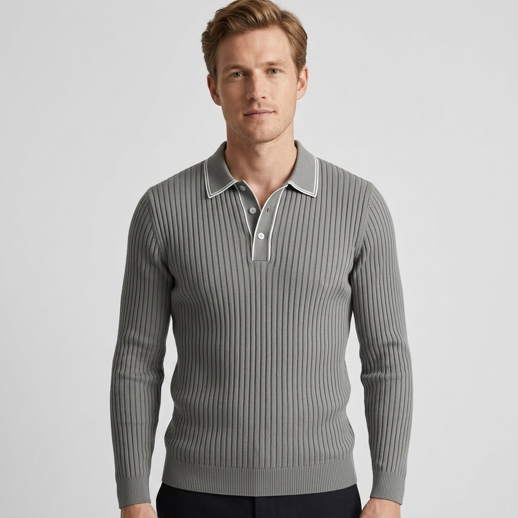 Knitted polo with ribbed texture, classic collar and regular fit for men