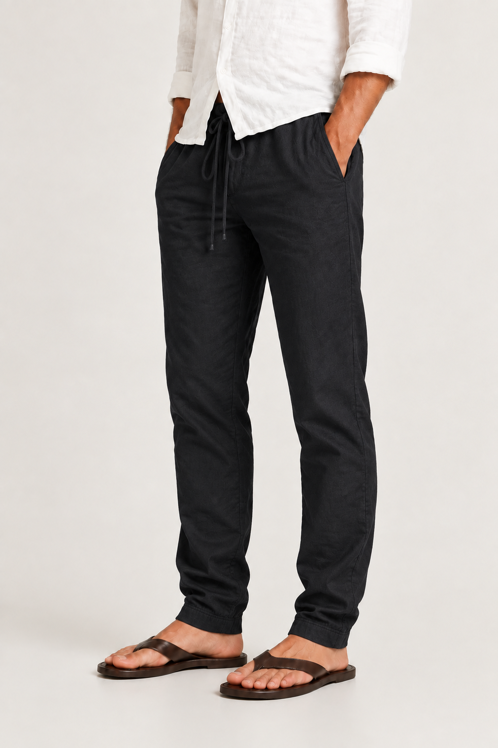 Men's straight-leg joggers with a drawstring