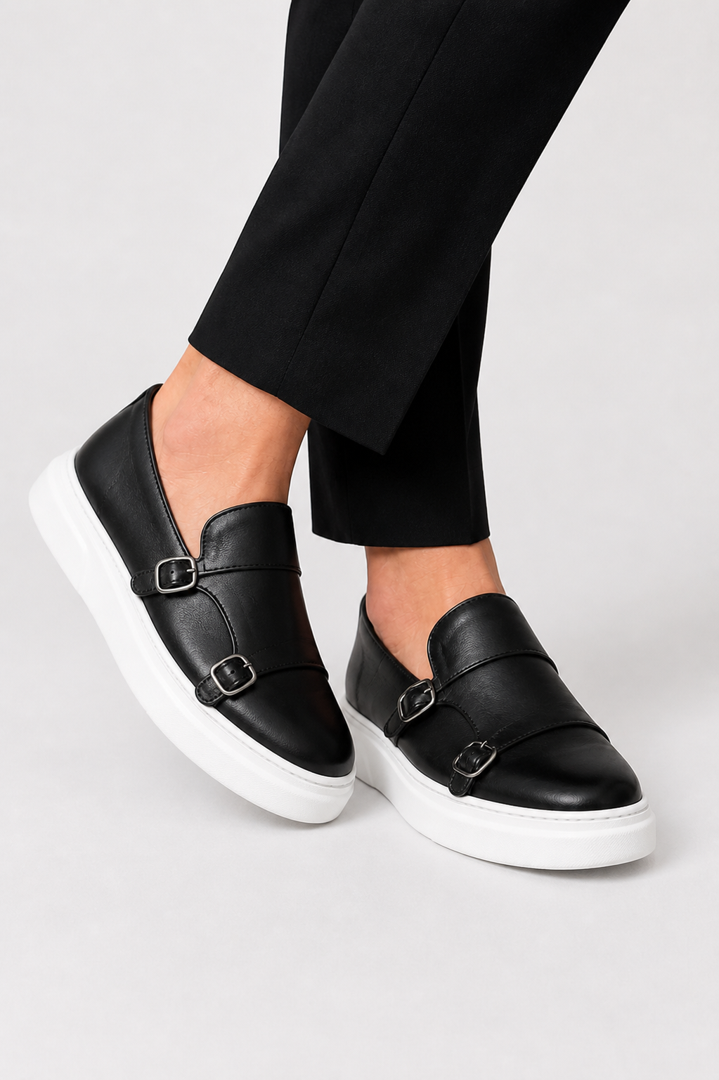 Men's Luxury Slip-On Loafers with Buckle Detail and Modern Sole