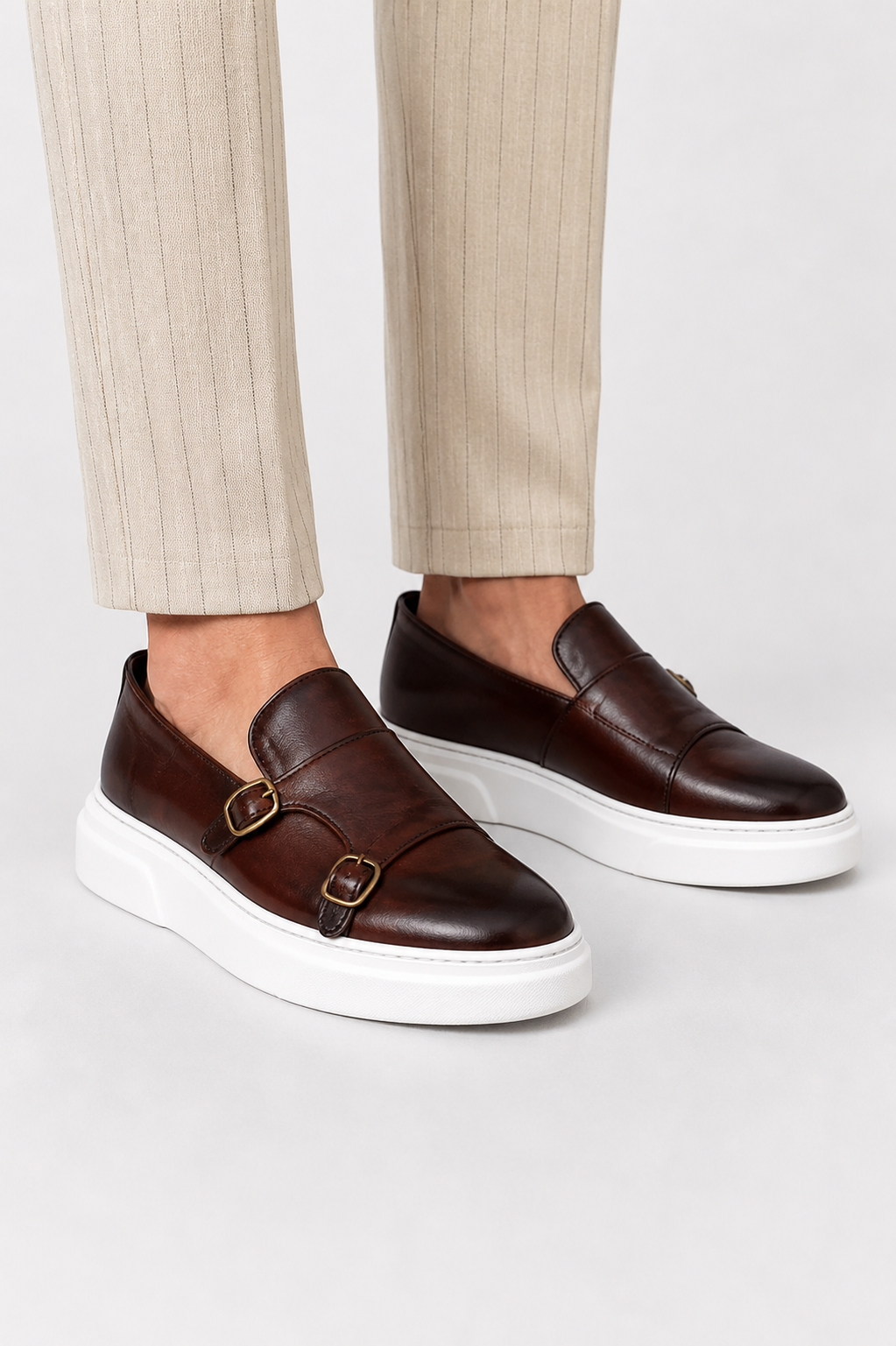 Men's Luxury Slip-On Loafers with Buckle Detail and Modern Sole