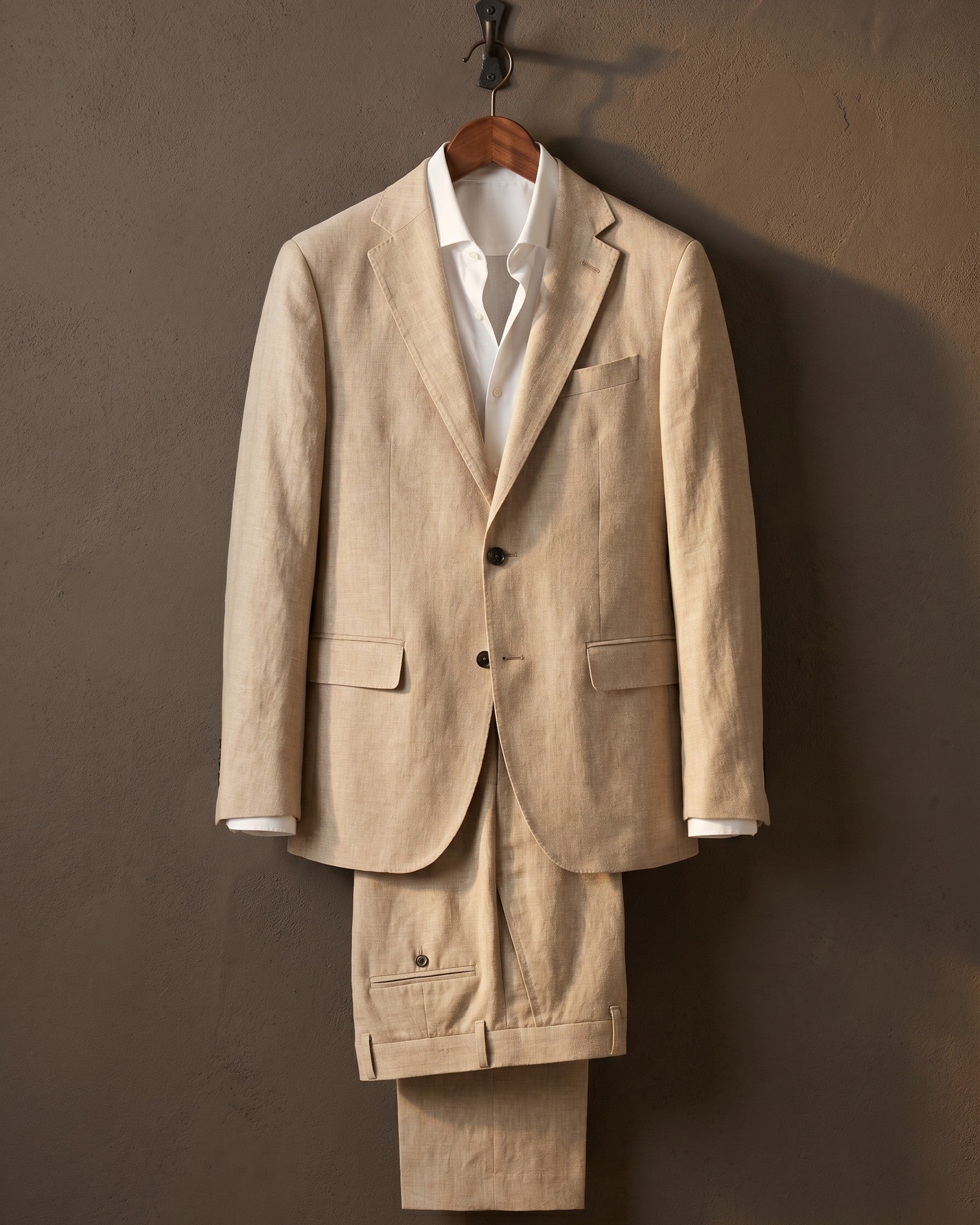 Suit with Notched Lapel and Flap Pockets for Men