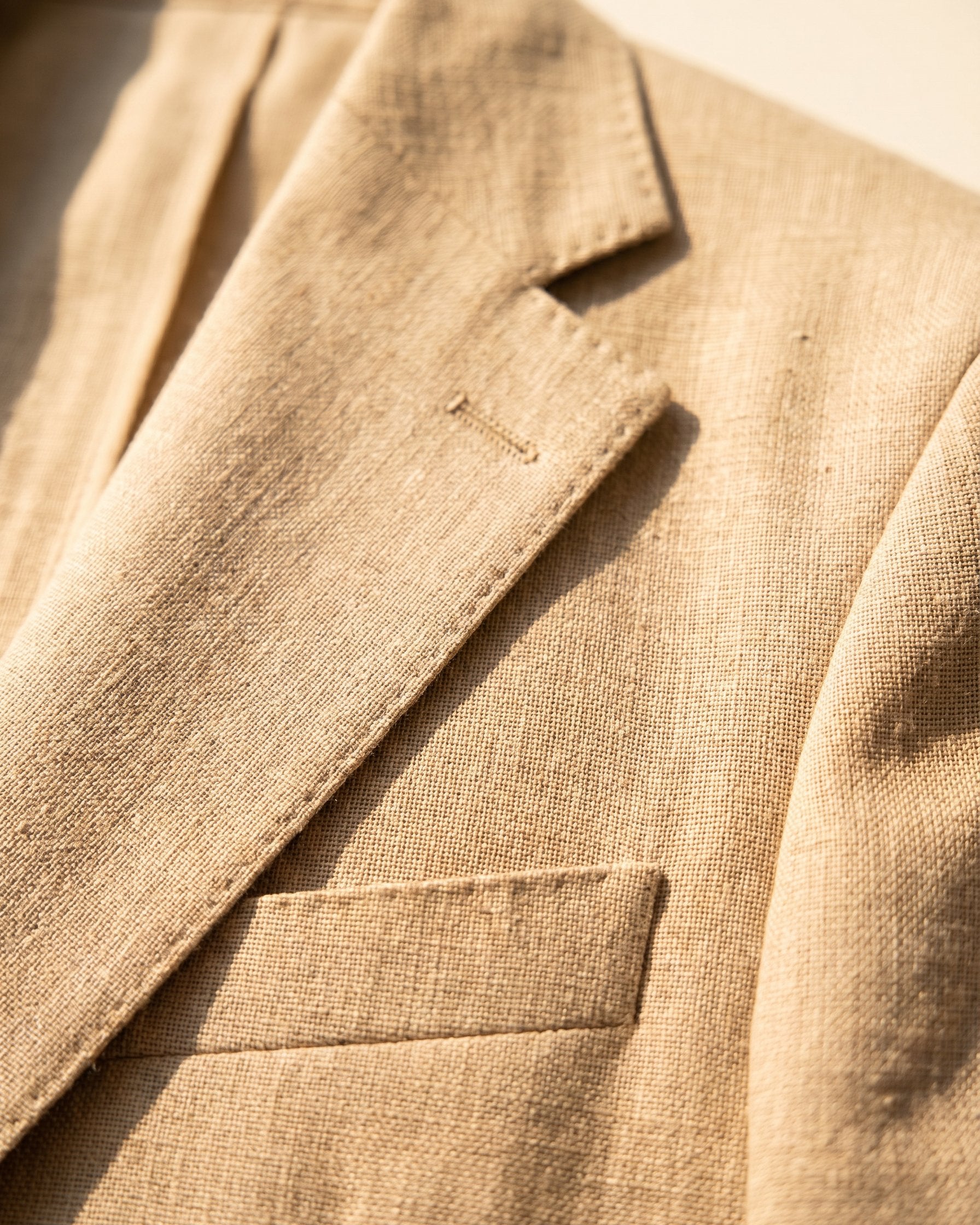 Suit with Notched Lapel and Flap Pockets for Men