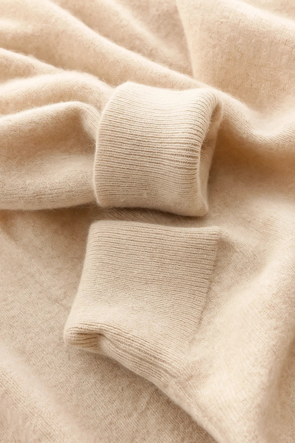 Men's Sweater Wool-Polyester Mix V-Neck Lightweight