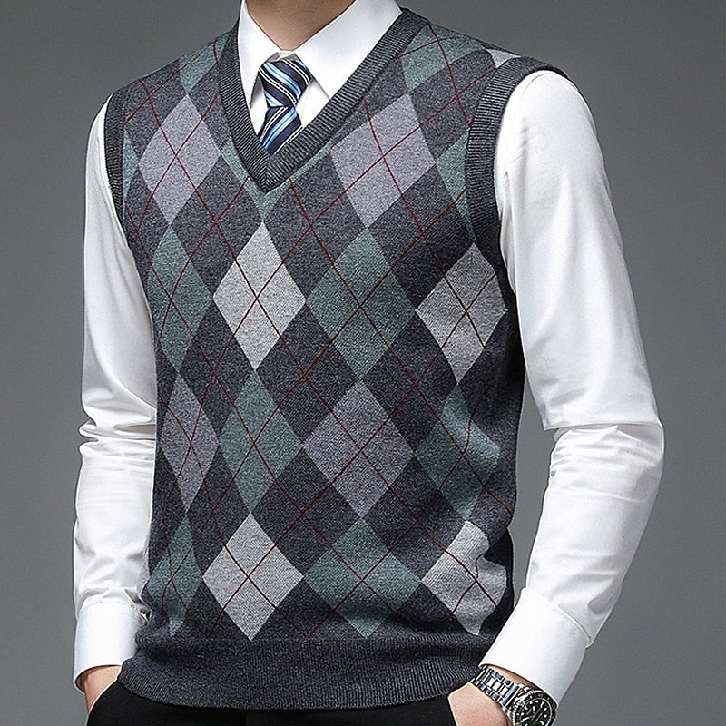 Men's Argyle V-Neck Sleeveless Sweater Vest with Ribbed Trim