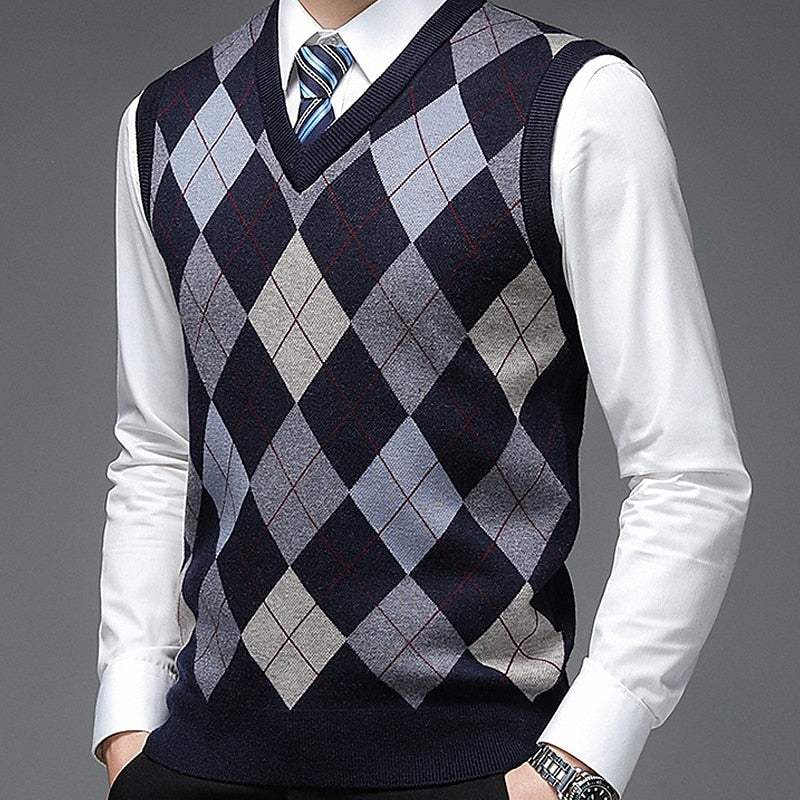 Men's Argyle V-Neck Sleeveless Sweater Vest with Ribbed Trim