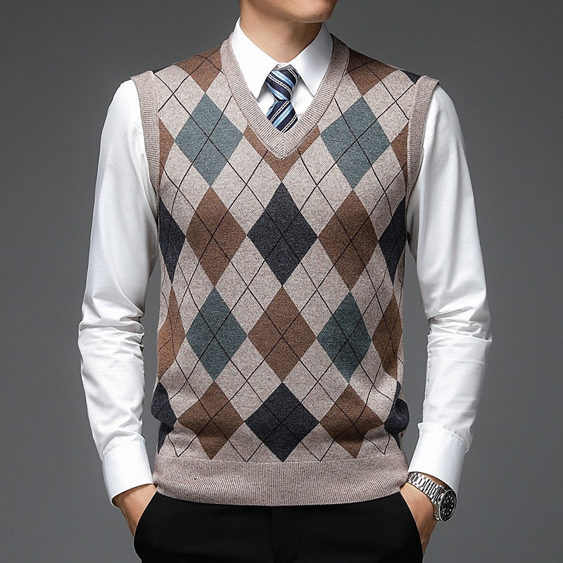 Men's Argyle V-Neck Sleeveless Sweater Vest with Ribbed Trim