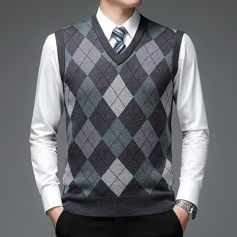 Men's Argyle V-Neck Sleeveless Sweater Vest with Ribbed Trim