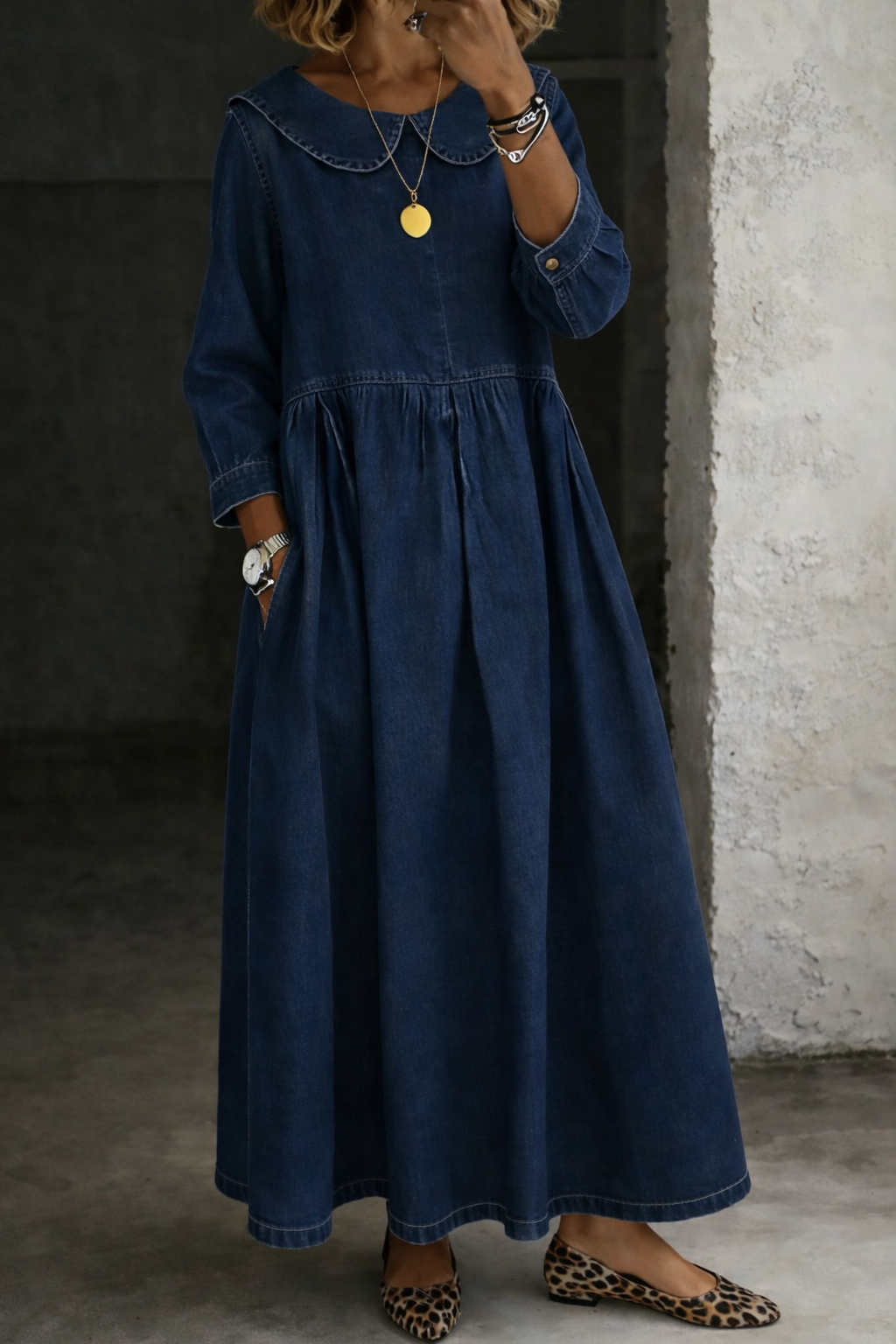 Relaxed Fit Women's Knit Shift Dress with Peter Pan Collar for Everyday Wear