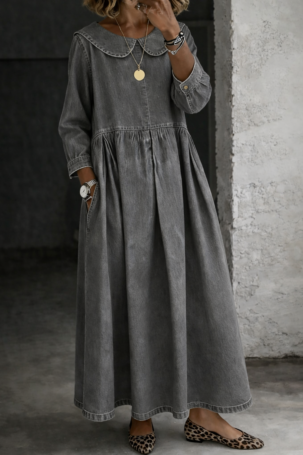 Relaxed Fit Women's Knit Shift Dress with Peter Pan Collar for Everyday Wear