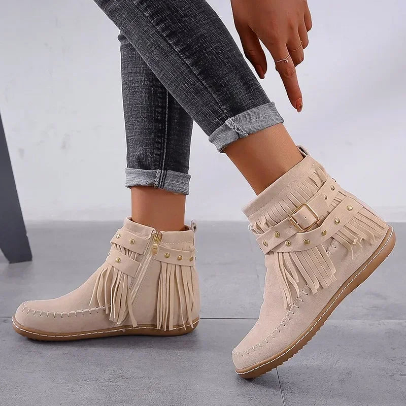 Women's Round Toe Ankle Winter Boots with Zip Closure and Buckle Accent