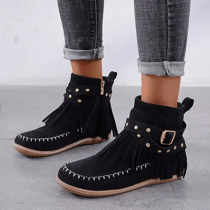 Women's Round Toe Ankle Winter Boots with Zip Closure and Buckle Accent