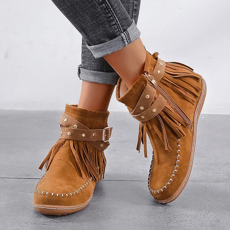 Women's Round Toe Ankle Winter Boots with Zip Closure and Buckle Accent