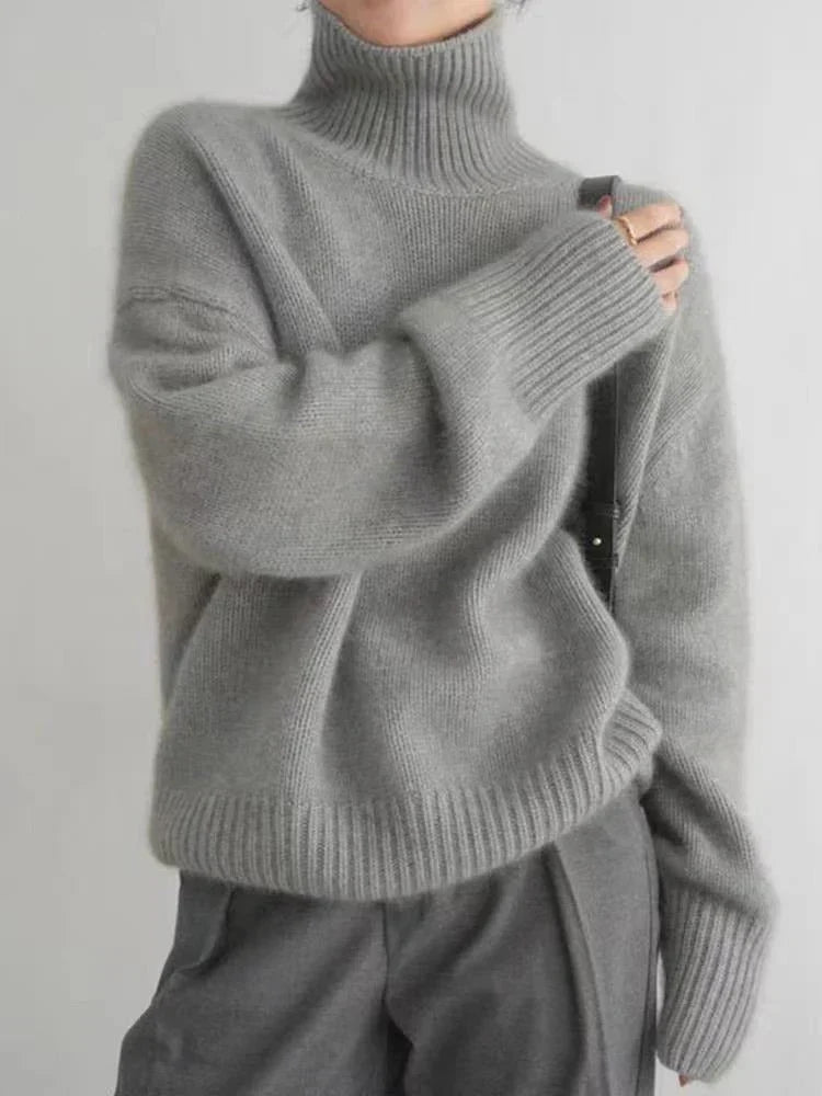 Cozy turtleneck jumper for women with an oversized fit in khaki