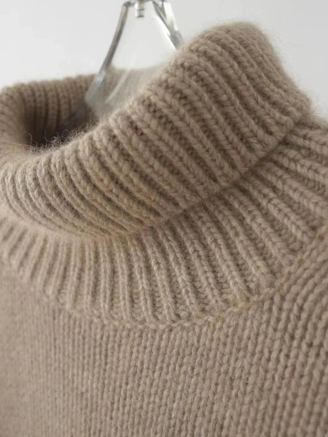 Cozy turtleneck jumper for women with an oversized fit in khaki