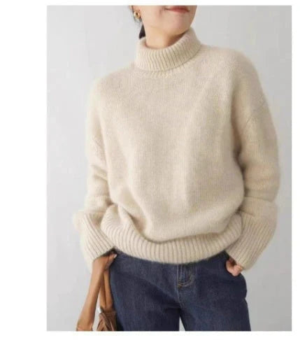Cozy turtleneck jumper for women with an oversized fit in khaki