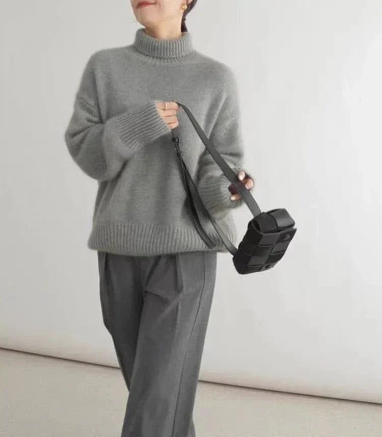Cozy turtleneck jumper for women with an oversized fit in khaki